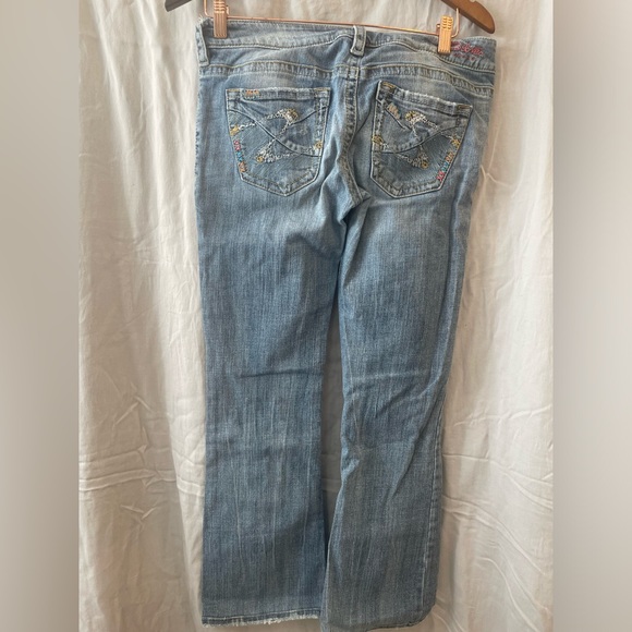 Women’s silver jeans Tuesday style size 28/28 - Picture 2 of 5